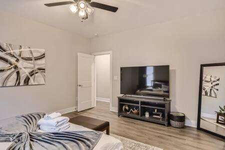 New Build 5 Min To Broadway Sleeps 10 Villa Nashville Exteriör bild