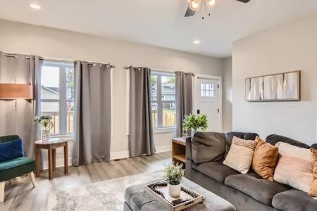 New Build 5 Min To Broadway Sleeps 10 Villa Nashville Exteriör bild