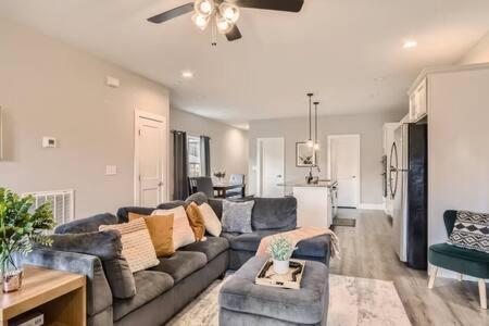 New Build 5 Min To Broadway Sleeps 10 Villa Nashville Exteriör bild