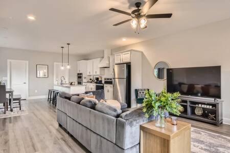 New Build 5 Min To Broadway Sleeps 10 Villa Nashville Exteriör bild